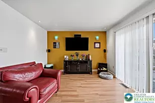 2555 Chestnut Ln, Forks Twp, PA 18040 - Photo 8