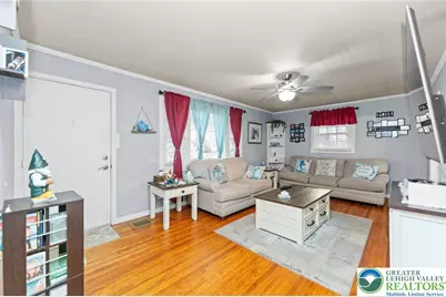 18 S Callowhill Street, Topton, PA 19562 - Photo 4