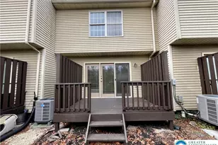 573 Ponds Edge Ln, Allentown City, PA 18104 - Photo 2