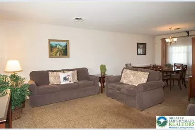 1051 N 10th Street, Whitehall Township, PA 18052 - Photo 8