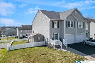 671 Daisy Ln, Pennsburg Boro, PA 18073 - Photo 2