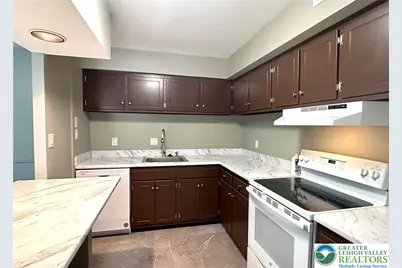 53 Eisenhower Circle, Whitehall Township, PA 18052 - Photo 8