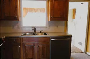 3208 Oakland Square Dr, Bethlehem Township, PA 18020 - Photo 8