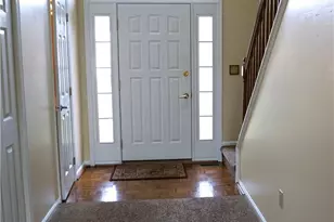 3208 Oakland Square Dr, Bethlehem Township, PA 18020 - Photo 4