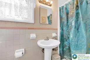 4872 Main St, Whitehall Township, PA 18052 - Photo 14