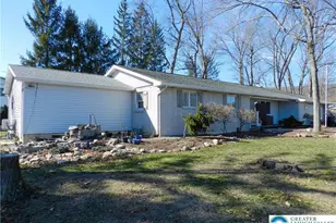 1055 Pine Tree Dr, Slatington Boro, PA 18080 - Photo 2