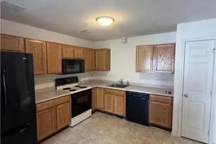 1530 Hawthorn Dr, Forks Twp, PA 18040 - Photo 4