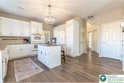 25 Millbrook Court, Palmer Twp, PA 18045 - Photo 16