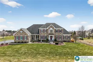 209 Donato Ct, Bushkill Twp, PA 18064 - Photo 4