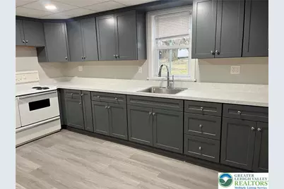 37 E Pennsylvania Avenue, Pen Argyl, PA 18072 - Photo 4