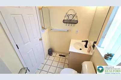 18 Jazz Circle, Whitehall Township, PA 18052 - Photo 16