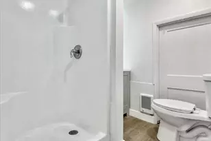 147 N 9th St, Stroudsburg, PA 18360 - Photo 10