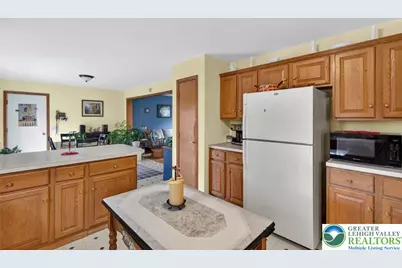 1089 Walnut Drive, Lehigh Township, PA 18038 - Photo 12