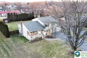 1611 Chippendale Cir, Hanover Twp, PA 18017 - Photo 4