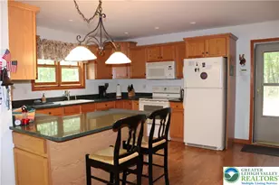 180 Mountainview Dr, Penn Forrest, PA 18229 - Photo 4