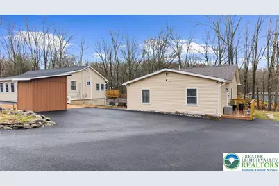 126 Evergreen Drive, Bushkill, PA 18324 - Photo 2