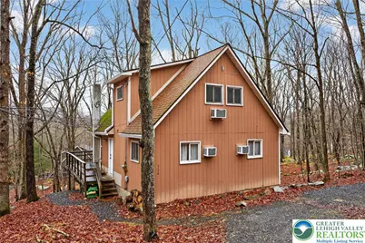 149 Regent Street, Bushkill, PA 18324 - Photo 1