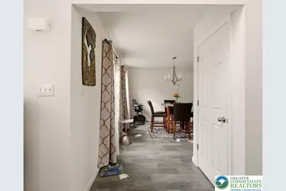 225 Swan Court, Middle Smithfield, PA 18302 - Photo 4