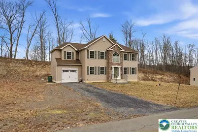 225 Swan Court, Middle Smithfield, PA 18302 - Photo 2