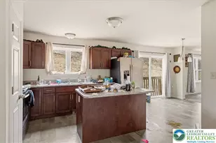 225 Swan Ct, Middle Smithfield, PA 18302 - Photo 6