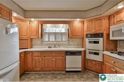 2246 Barrington Road, Bethlehem City, PA 18018 - Photo 16