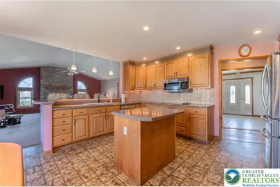 4809 Spruce Street, North Whitehall Township, PA 18078 - Photo 10