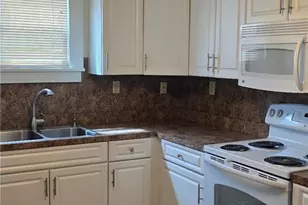 7 E Phillips St, Coaldale Boro, PA 18218 - Photo 2