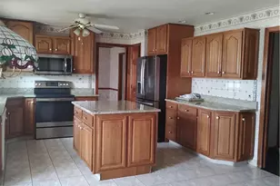 1755 Peachtree Cir, Whitehall Township, PA 18052 - Photo 4