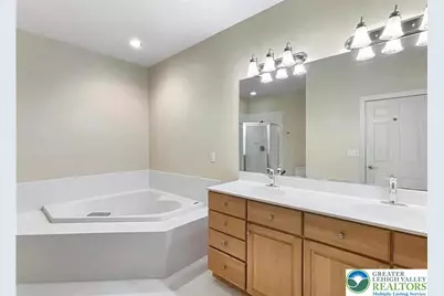 4658 Pinehurst Circle, Upper Saucon Township, PA 18034 - Photo 10