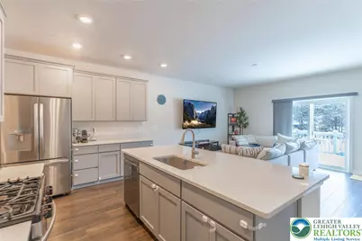 7536 Clayton Avenue, Coopersburg Boro, PA 18036 - Photo 4