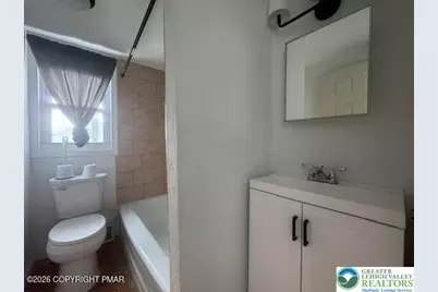 16 E Main Street, Pen Argyl, PA 18072 - Photo 8