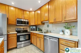 2528 Waynesborough Ct, Lower Macungie Township, PA 18062 - Photo 8