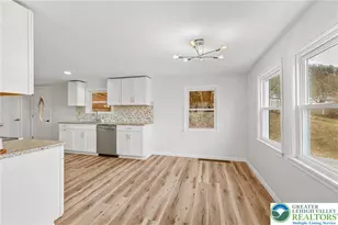 427 Walnut Dr, Lehigh Township, PA 18067 - Photo 6