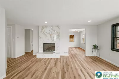 427 Walnut Drive, Lehigh Township, PA 18067 - Photo 2