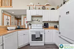 111 High Mountain Ln, Coolbaugh Twp, PA 18347 - Photo 10