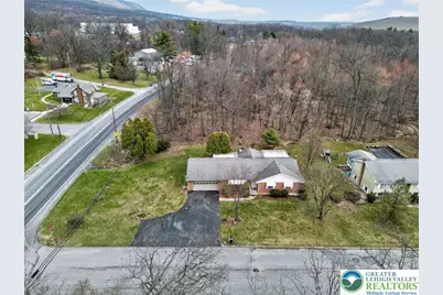 811 Hawthorne Lane, Plainfield Township, PA 18072 - Photo 8