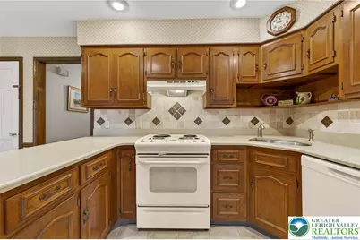 5292 Hanover Drive, Lower Macungie Township, PA 18106 - Photo 16