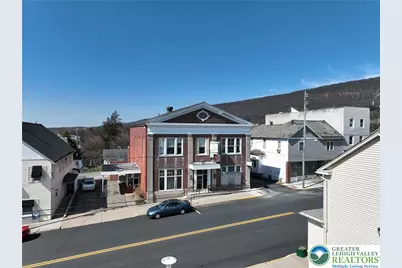 215 S Robinson Avenue, Pen Argyl, PA 18072 - Photo 2