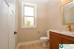 4740 Hillcrest Ln, Whitehall Township, PA 18052 - Photo 8