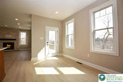 4740 Hillcrest Lane, Whitehall Township, PA 18052 - Photo 10