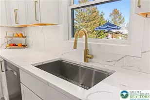 7496 Skytop Ct, Lowhill Township, PA 18069 - Photo 14