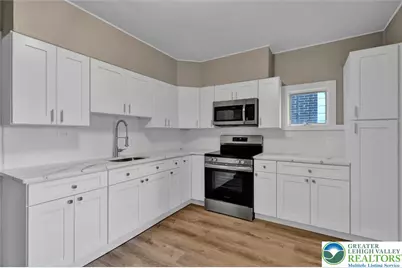 2020 Washington Boulevard, Wilson, PA 18042 - Photo 4