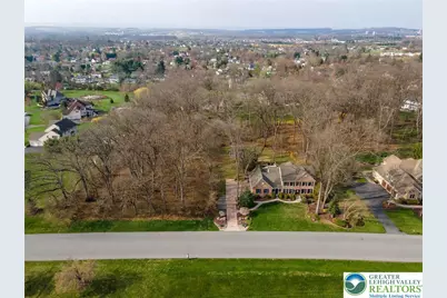 369 Manor Drive, Lower Nazareth Twp, PA 18064 - Photo 4