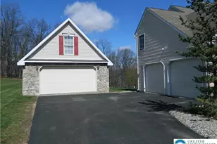 735 Stone Hill Dr, Lehigh Township, PA 18088 - Photo 2