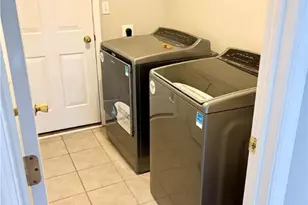 5517 Tanglewood Ln, Lower Macungie Township, PA 18106 - Photo 10