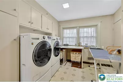 2011 Sycamore Street, Bethlehem City, PA 18017 - Photo 32