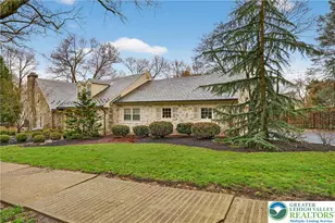 2011 Sycamore St, Bethlehem City, PA 18017 - Photo 2