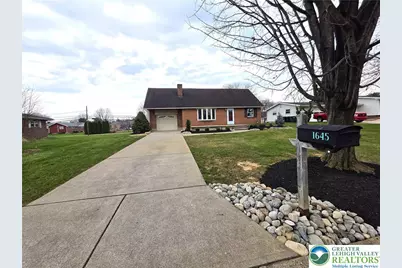 1645 Mark Twain Circle, Hanover Twp, PA 18017 - Photo 2