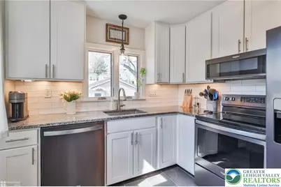 529 Oakwood Street, Palmer Twp, PA 18045 - Photo 14