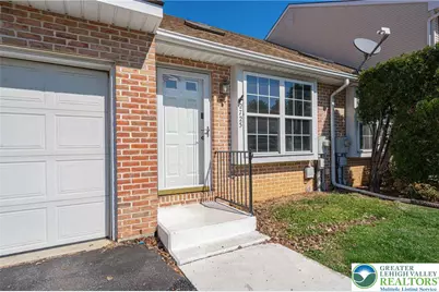 2725 Victoria Lane, Easton, PA 18045 - Photo 2